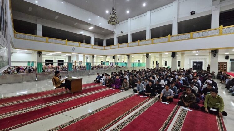 Rektor Unand Buka Kegiatan Subuh Mubarakah Mahasiswa Baru 2025 1 Subuh Mubarakah untuk mahasiswa baru Unand tahun 2025. (dok. istimewa)