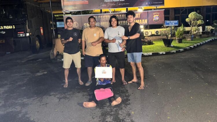 Tim Klewang Tangkap Pelaku Pencurian Gudang di Padang Barat 1 Tim Klewang Polresta Padang tangkap pelaku pencurian dengan pemberatan. (dok. istimewa)