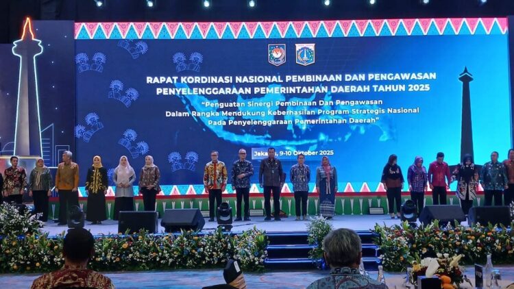 Andri Yulika Raih Penghargaan Anggaraksa Dharma dari Mendagri 1 Inspektur pada Inspektorat Sumbar, Andri Yulika raih penghargaan bergengsi dari Mendagri. (dok. adpsb)