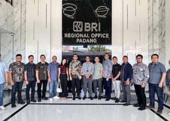 Akselerasi Bisnis Anak Muda Sumbar: BRI dan HIPMI Perkuat Kolaborasi Pembiayaan UMKM Strategis 1 Kolaborasi BRI RO Padang dan HIPMI Sumbar. (dok. istimewa)