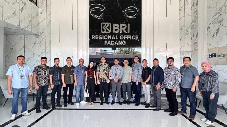 Akselerasi Bisnis Anak Muda Sumbar: BRI dan HIPMI Perkuat Kolaborasi Pembiayaan UMKM Strategis 1 Kolaborasi BRI RO Padang dan HIPMI Sumbar. (dok. istimewa)