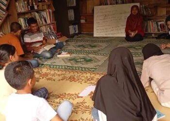 Balai Baca Rumah Bako di Agam buka program English Club. (dok. istimewa)