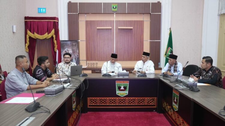 Buya Mahyeldi bertemu creator film Nia, Gadih Minang si Penjual Gorengan. (dok. istimewa)