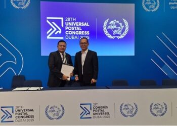 Direktur Jenderal Ekosistem Digital Kemkomdigi Edwin Hidayat Abdullah (kiri) dan Direktur Pos dan Penyiaran Kemkomdigi Pak Gunawan Hutagalung (kanan). (dok. Komdigi)