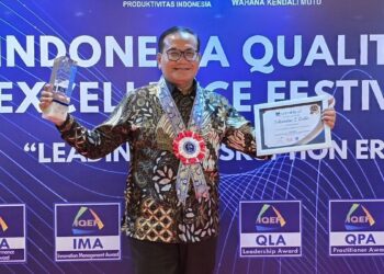 Berperan Penting Bangun Budaya Inovasi, Dirkeu PT Semen Padang Raih Quality Leadership Award 7 Dirkeu Semen Padang Iskandar Z Lubis raih penghargaan Quality Leadership Award. (dok. istimewa)