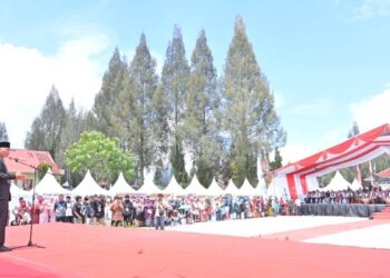 Gubernur Mahyeldi saat pembukaan Festival 5 Danau. (dok. adpsb)