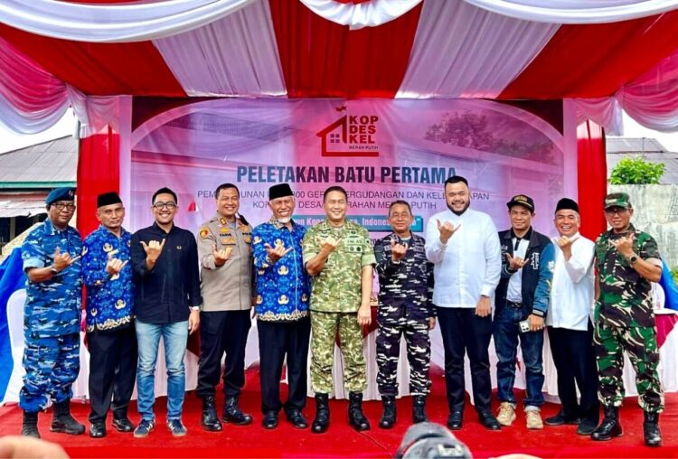 Hadiri Peletakan Batu Pertama Pembangunan Gerai, Rachmad Wijaya Dukung Penuh Kopdes Merah Putih 1 Hadiri Peletakan Batu Pertama Pembangunan Gerai, Rachmad Wijaya (tiga dari kiri) Dukung Penuh Kopdes Merah Putih