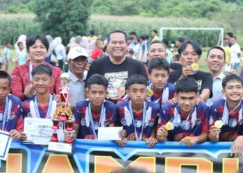 Bintang Timur Payakumbuah Raih Juara Open Turnamen Sepakbola Cimparuh League KU-14 Tahun  2025