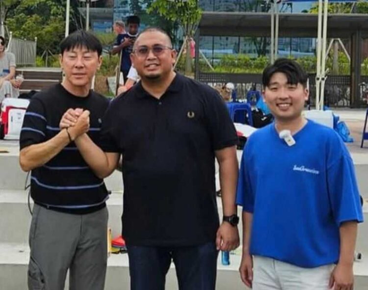 Gagal ke Piala Dunia, Andre Rosiade Usul Shin Tae-yong Latih Lagi Timnas Indonesia 1 Wakil Ketua Komisi VI DPR Andre Rosiade bersama Shin tae Yong. (Foto: Ist)