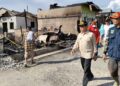 Pemprov Sumbar Salurkan 317 Kilogram Beras untuk Korban Kebakaran Pasa Gadang 4 Kadinsos Sumbar Syaifullah melihat kondisi usai kebakaran di kawasan Seberang Padang. (dok. istimewa)