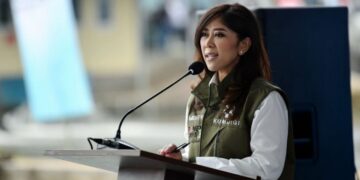 Transaksi Judol Turun Drastis 57%, Meutya Hafid: Capaian Kolektif Pemerintah dan Masyarakat 13 Menteri Komunikasi dan Digital Meutya Hafid yang hadir langsung dalam Panen Raya Ikan Nila di Kelompok Pembudidaya Ikan (Pokdakan) Cipancur Cimahi Farm Feed, Kabupaten Sukabumi, Rabu (15/10/2025). (dok. Komdigi)