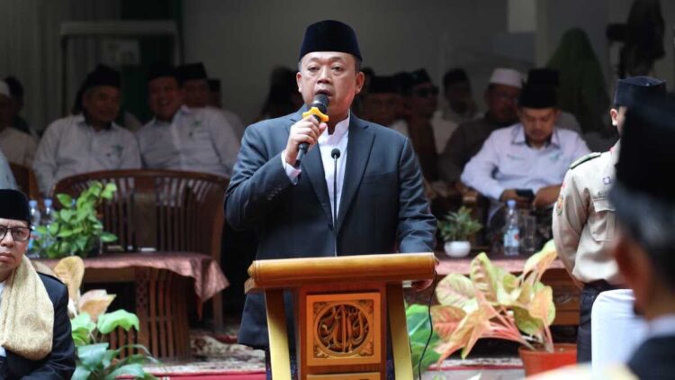 Peringati Hari Santri Nasional 2025, Menteri Nusron: Jadi Generasi yang Menyejahterakan Rakyat Indonesia 1 Menteri Nusron saat hadir pada peringatan Hari Santri Nasional. (dok. istimewa)