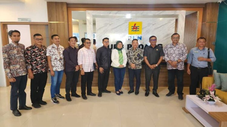 Perkuat Silaturahmi, PLN UP3 Padang Terima Kunjungan Anggota DPRD Kabupaten Kepulauan Mentawai 1 PLN UP3 Padang terima kunjungan dari DPRD Mentawai