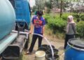 Distribusi air bersih di Agam. (dok. Antara)