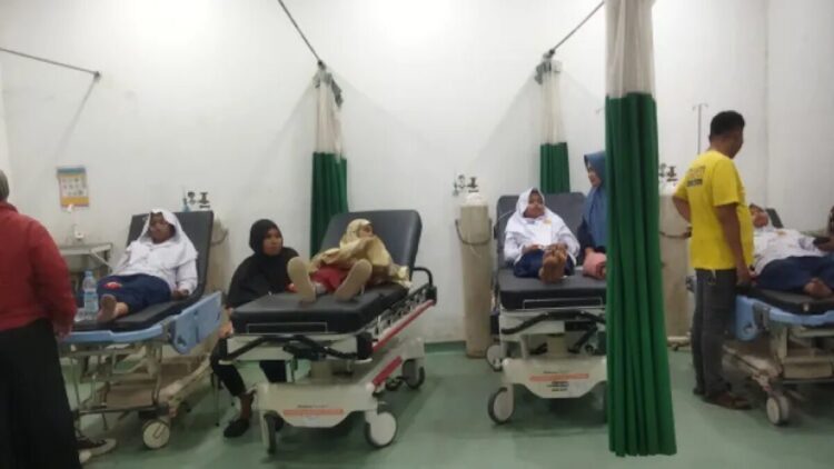 11 Pelajar di Padang Panjang Dilarikan ke RS Usai Santap Makan Bergizi Gratis 1 Pelajar keracunan MBG di Padang Panjang. (dok. istimewa)