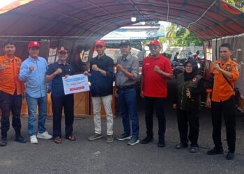 Semen Padang bantu 250 sak semen untuk korban puting beliung di Kota Solok. (dok. istimewa)