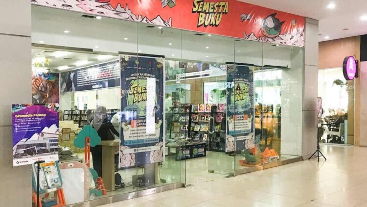 Semesta Buku Hadir di Padang, Dapatkan Diskon Hingga 75% dan Harga Mulai Rp5.000 1 Semesta Buku di Gramedia. (dok. istimewa)