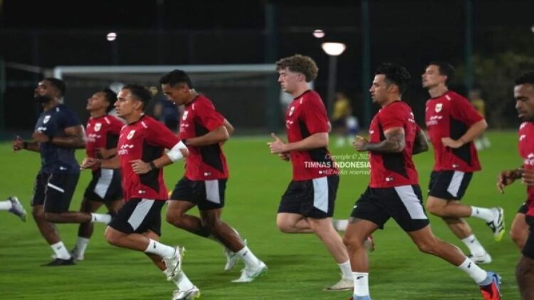 Dua Penalti Kevin Diks Tak Cukup, Indonesia Tumbang 2-3 dari Arab Saudi 1 Timnas Indonesia menggelar latihan perdana sebagai persiapan awal sebelum bermain melawan tim tuan rumah Arab Saudi pada laga pembuka Kualifikasi Piala Dunia 2026 zona Asia putaran keempat pada pekan depan, Jeddah, Arab Saudi, Jumat (3/10/2025) waktu setempat. (ANTARA/HO-PSSI/aa.)