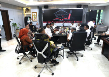 Wagub Vasko bahas sekolah rakyat dengan Kementerian Sosial. (dok. adpsb)