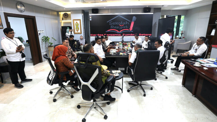 Sumbar Jadi Daerah Prioritas Nasional Pembangunan Sekolah Rakyat 1 Wagub Vasko bahas sekolah rakyat dengan Kementerian Sosial. (dok. adpsb)