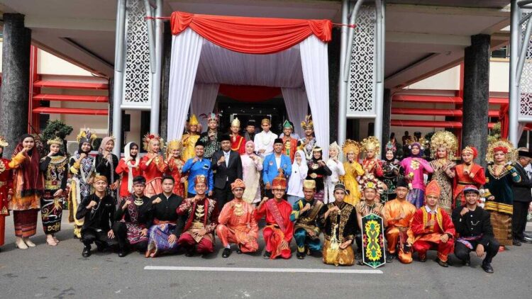 Jadi Irup Hari Sumpah Pemuda, Wagub Sumbar Ajak Pemuda Untuk Bergerak Wujudkan Indonesia Maju 1 Wagub Vasko jadi irup upacara peringatan Hari Sumpah Pemuda. (dok. adpsb)