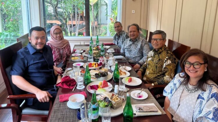 Bertemu Wakil Dubes Indonesia untuk Jerman, Wako Fadly Amran Siap Kembangkan Sister City 1 Wako Fadly Amran bertemu dubes Indonesia untuk Jerman di Jakarta. (dok. istimewa)