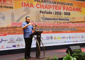 Hadir di Pelantikan Pengurus IMA Chapter Padang, Wako Fadly Curhat terkait Pemotongan Dana ke Daerah 1 Wako Fadly Amran hadir di pelantikan pengurus IMA Chapter Padang. (dok. istimewa)