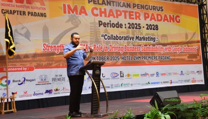 Hadir di Pelantikan Pengurus IMA Chapter Padang, Wako Fadly Curhat terkait Pemotongan Dana ke Daerah