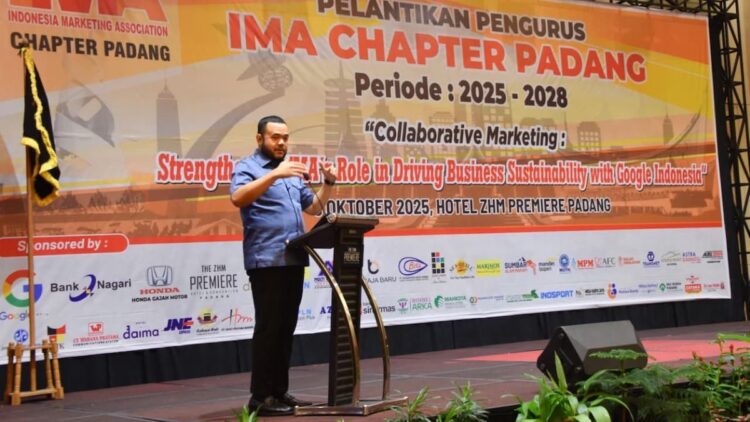 Hadir di Pelantikan Pengurus IMA Chapter Padang, Wako Fadly Curhat terkait Pemotongan Dana ke Daerah 1 Wako Fadly Amran hadir di pelantikan pengurus IMA Chapter Padang. (dok. istimewa)