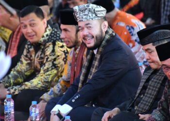 Wako Fadly Amran hadiri acara batagak panghulu Fauzi Bahar. (dok. Prokopim)