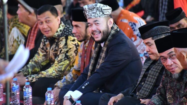 Wako Fadly Amran hadiri acara batagak panghulu Fauzi Bahar. (dok. Prokopim)