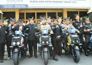 Wako Fadly Amran kukuhkan dubalang Kota Padang. (dok. Prokopim)