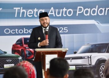 Wako Fadly Amran saat beri sambutan pada pembukaan showroom mobil Chery di Padang. (dok. Prokopim)