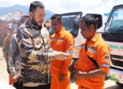Wako Fadly Amran Serahkan Armada Baru untuk Operasional DLH Padang