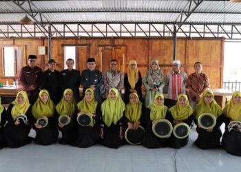 Wawako Padang Tinjau Persiapan Tim Qasidah Kota Padang untuk Lomba Tingkat Nasional 9 Wawako Maigus Nasir beri arahan untuk tim qosidah yang ikut lomba tingkat Nasional. (dok. istimewa)