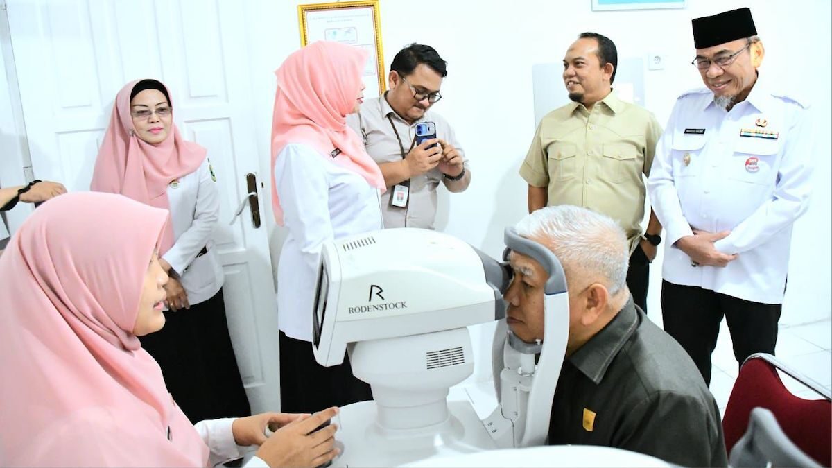 Wawako Maigus Nasir meresmikan rumah sakit spesialis mata di Padang. (dok. istimewa)