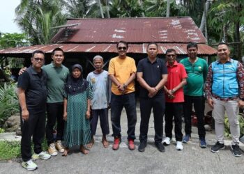 Wawako Mulyadi tinjau dan rehab rumah masyarakat kurang mampu di Pariaman Tengah. (dok. istimewa)