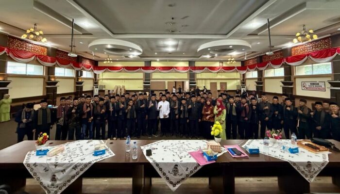 Pengukuhan LKAAM Kecamatan, Bupati Solok Soroti Peran Tokoh Adat Bangun Daerah