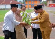 Bupati Solok Dukung Program “Catin Nampak”, Tanam Pohon Bersama Calon Pengantin