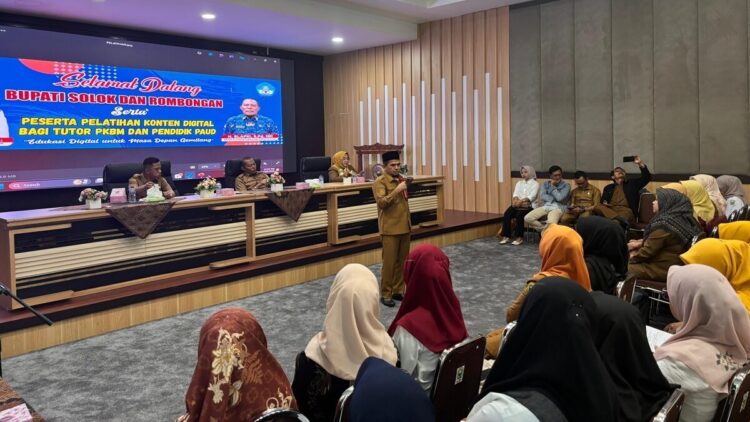 Wabup Solok Candra membuka pelatihan pembuatan konten digital bagi guru PAUD. (Foto: Dok. Diskominfo Kabupaten Solok)