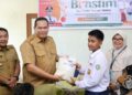 51 Anak Yatim di Pariaman Timur Terima Bantuan Beras dari Yayasan ASB