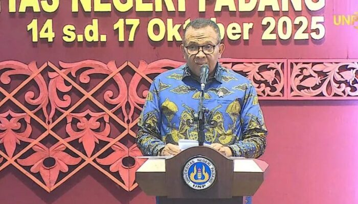 Wamenaker Tinjau Lokasi Bencana, Siapkan Program Padat Karya di Tanah Datar