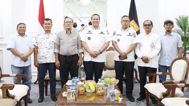 Dari Mukhlis Rahman hingga Wartawan Senior, Tokoh-tokoh Ini Dukung Program Yota Balad-Mulyadi 1 Wako Pariaman bertemu sejumlah tokoh di Pariaman. (Foto: Ist)