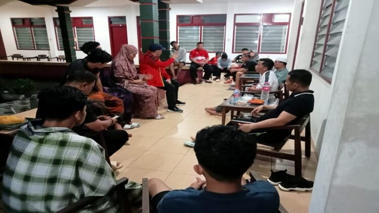 Kontingen pencak silat Sumbar di ajang PON Beladiri Kudus mendapat motivasi dari Wakil Gubernur Sumbar. (Foto: Ist)