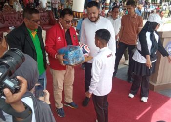 Askot PSSI Padang Gelar Festival Sepak Bola U-10 dan U-12, Mastilizal Aye: Mudah-mudahan Lahirkan Pemain Timnas 1 Askot PSSI Padang Gelar Festival Sepak Bola U-10 dan U-12, Mastilizal Aye: Mudah-mudahan Lahirkan Pemain Timnas