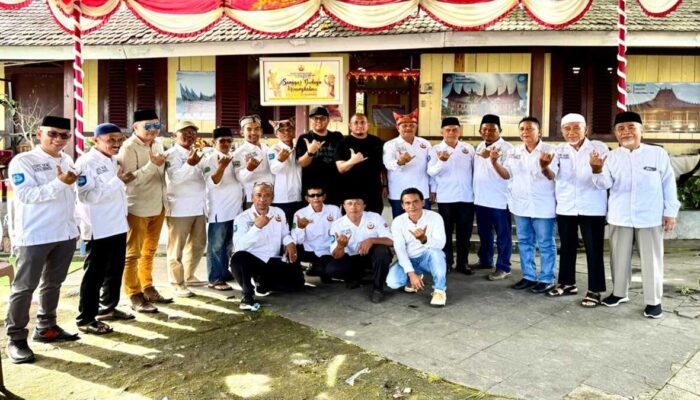 Ke Maluku Utara, Ketum IKM Andre Rosiade Beri Bantuan Rp100 Juta, Ambulans dan Kunjungi Kompleks Pemakaman Perantau Minang