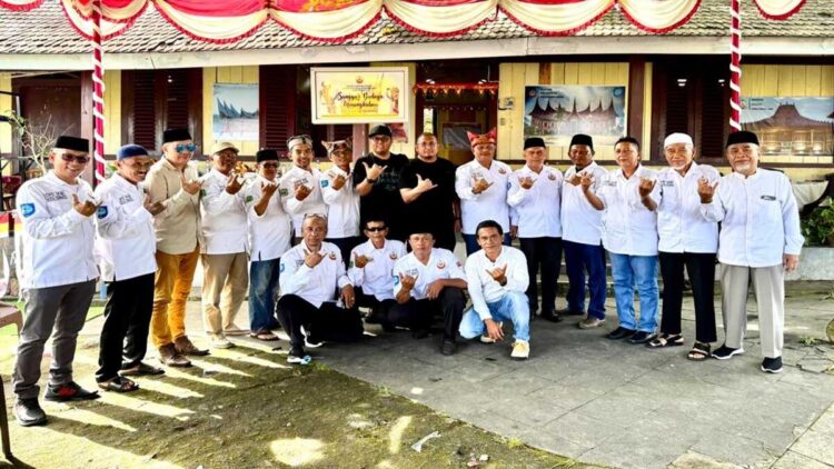 Ke Maluku Utara, Ketum IKM Andre Rosiade Beri Bantuan Rp100 Juta, Ambulans dan Kunjungi Kompleks Pemakaman Perantau Minang 1 Ketum DPP IKM Andre Rosiade berkunjung ke Kota Ternate. (Foto: Ist)