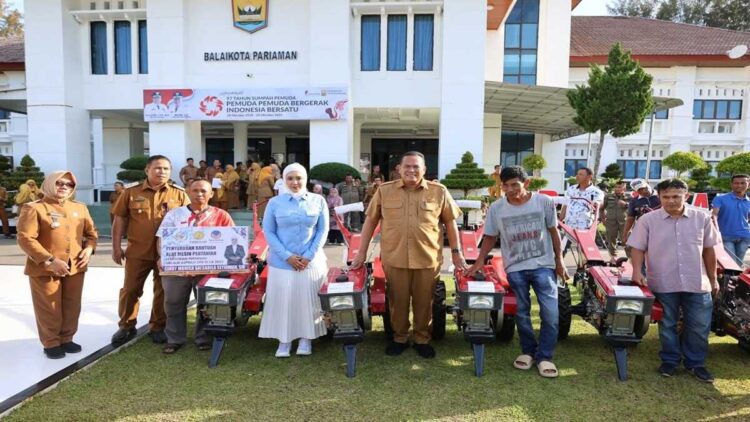 18 kelompok tani di Pariaman mendapatkan bantuan alsintan. (Foto: Ist)