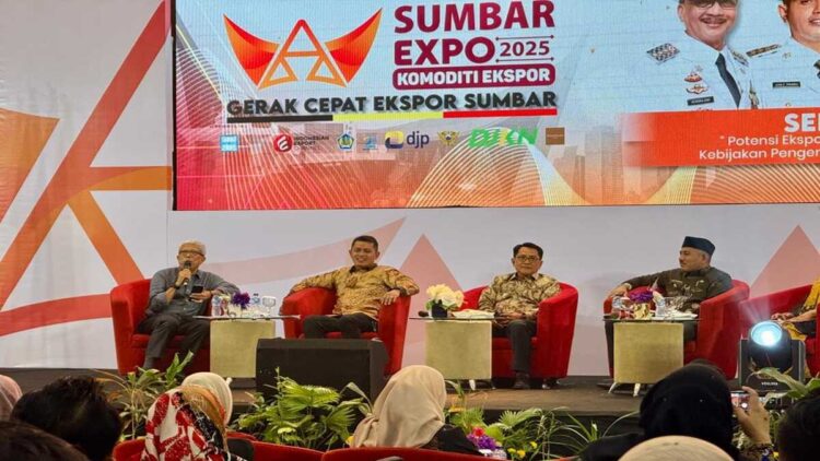 Bupati Solok Jon Firman Pandu menjadi salah satu pembicara dalam seminar Sumbar Expo 2025. (Foto: Diskominfo Kabupaten Solok)