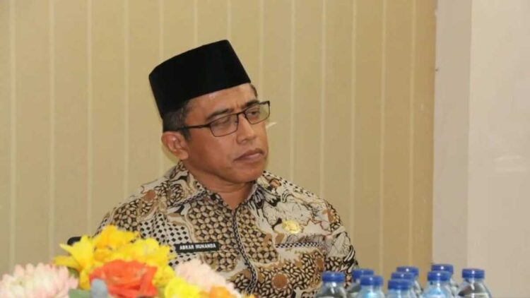 Kemenag Sumbar Matangkan Konferensi Wakaf Internasional 2025 di Padang 1 Kepala Bidang Penerangan Agama Islam, Zakat dan Wakaf Kanwil Kemenag Sumbar Abrar Munanda melakukan rapat persiapan Konferensi Wakaf Internasional di Padang, Rabu (29/10/2025). Antara/HO-Humas Kemenag Sumbar